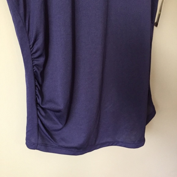 Old Navy Active Maternity Top - Picture 3 of 3